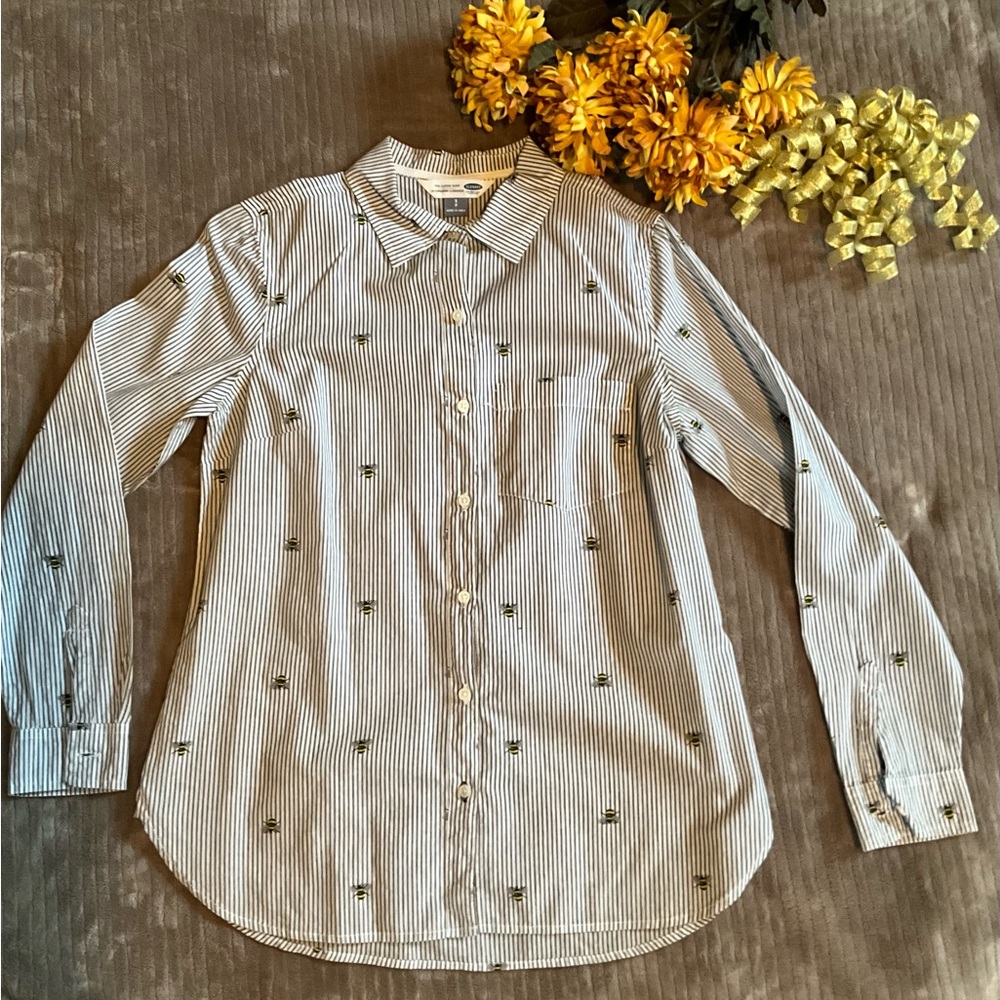 Old Navy Striped Gray and White womans blouse with bees.